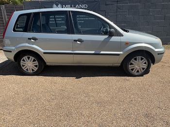 Used Ford Fusion 2004 for sale - 79386209: Photo