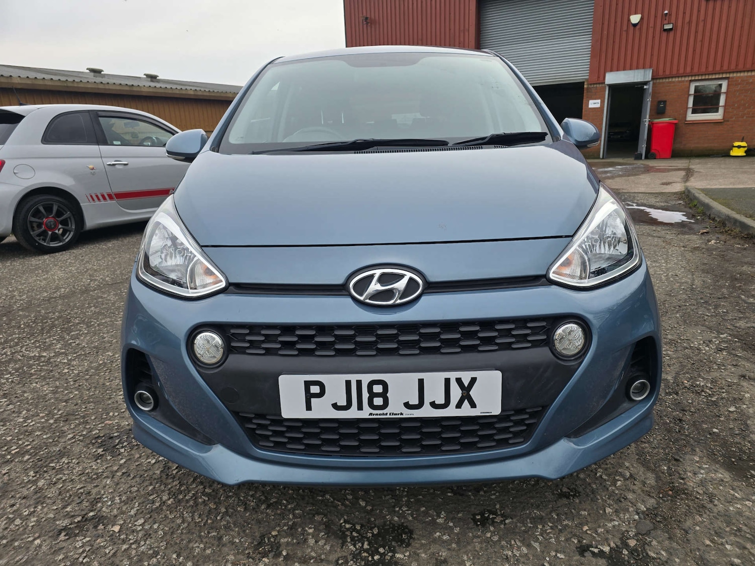 Used Hyundai i10 2018 for sale - 77558216: Photo 2