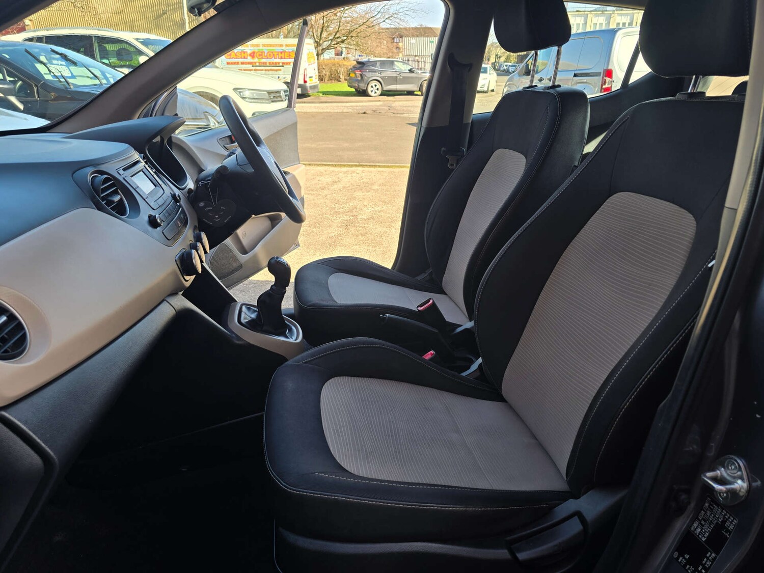 Used Hyundai i10 2015 for sale - 77931949: Photo 45