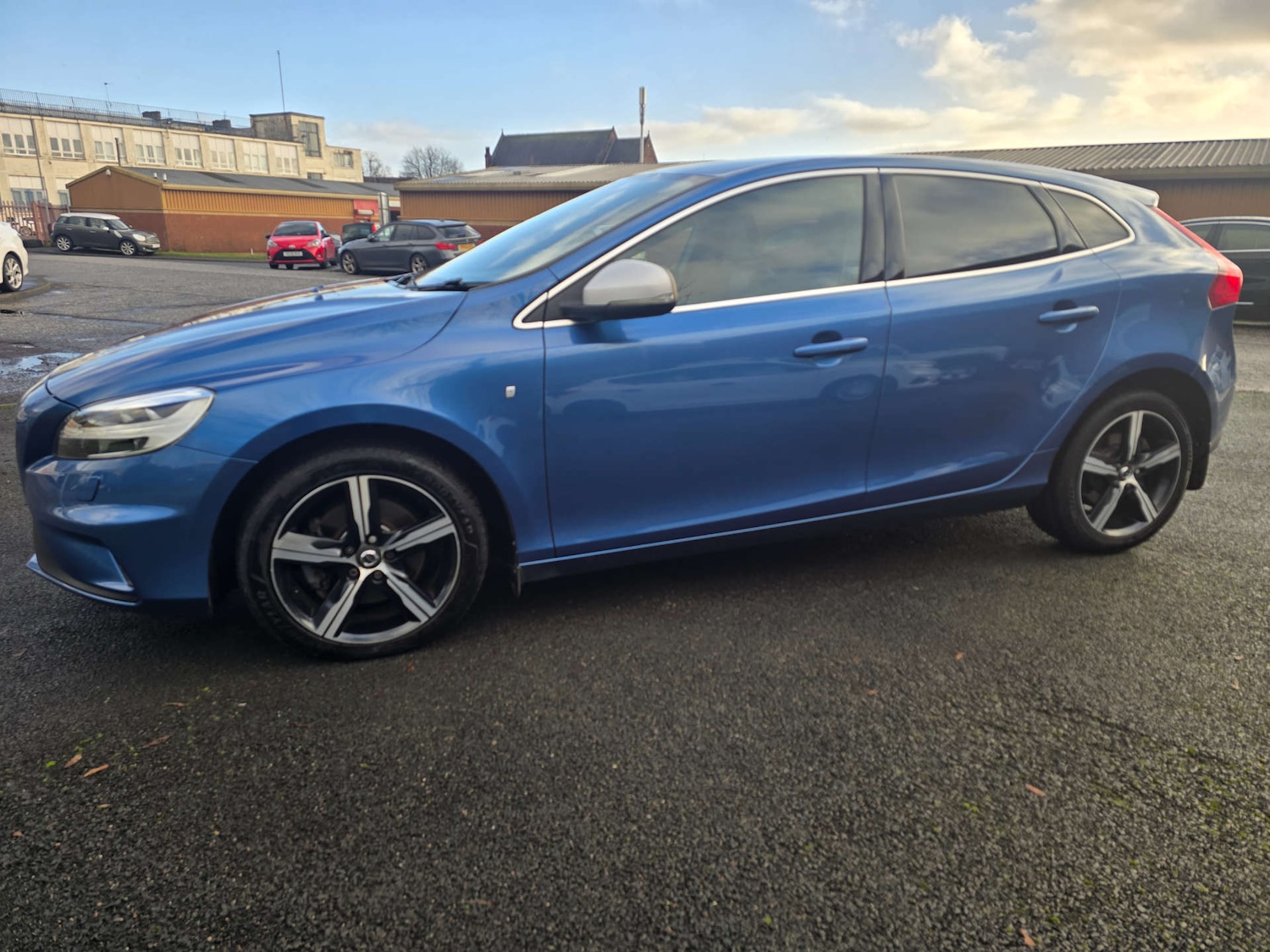 Used Volvo V40 2017 for sale - 76829735: Photo 5
