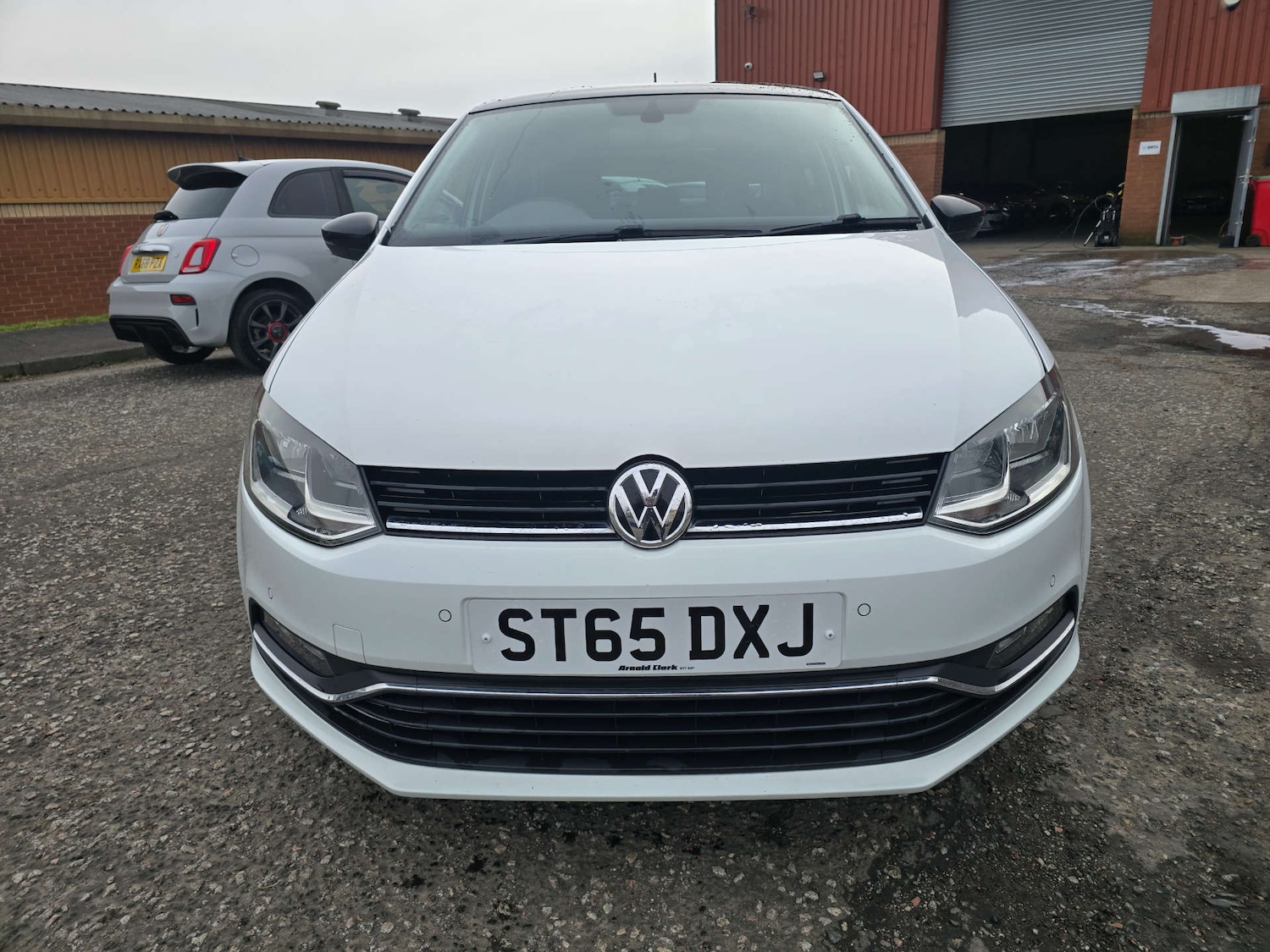 Used Volkswagen Polo 2015 for sale - 77556742: Photo 2