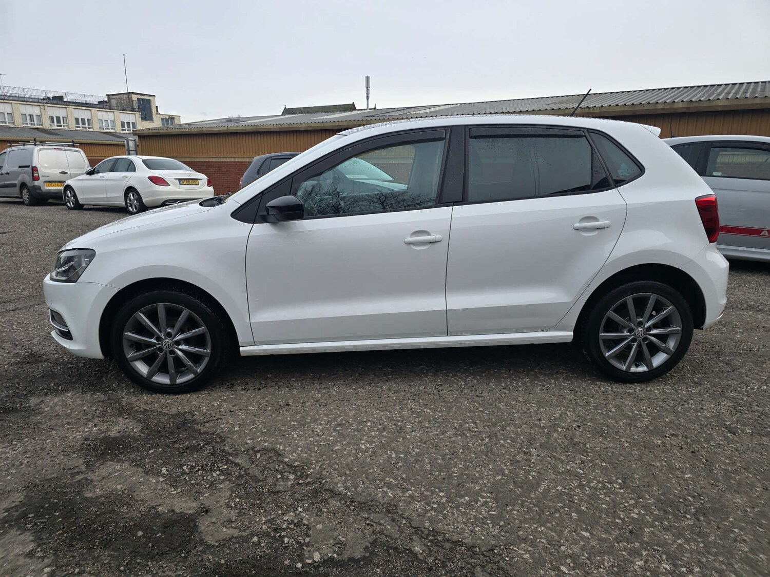 Used Volkswagen Polo 2015 for sale - 77556742: Photo 28