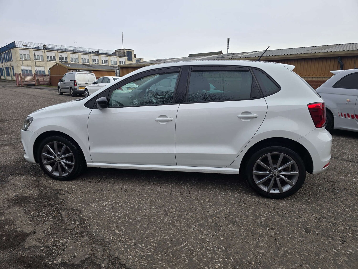 Used Volkswagen Polo 2015 for sale - 77556742: Photo 7