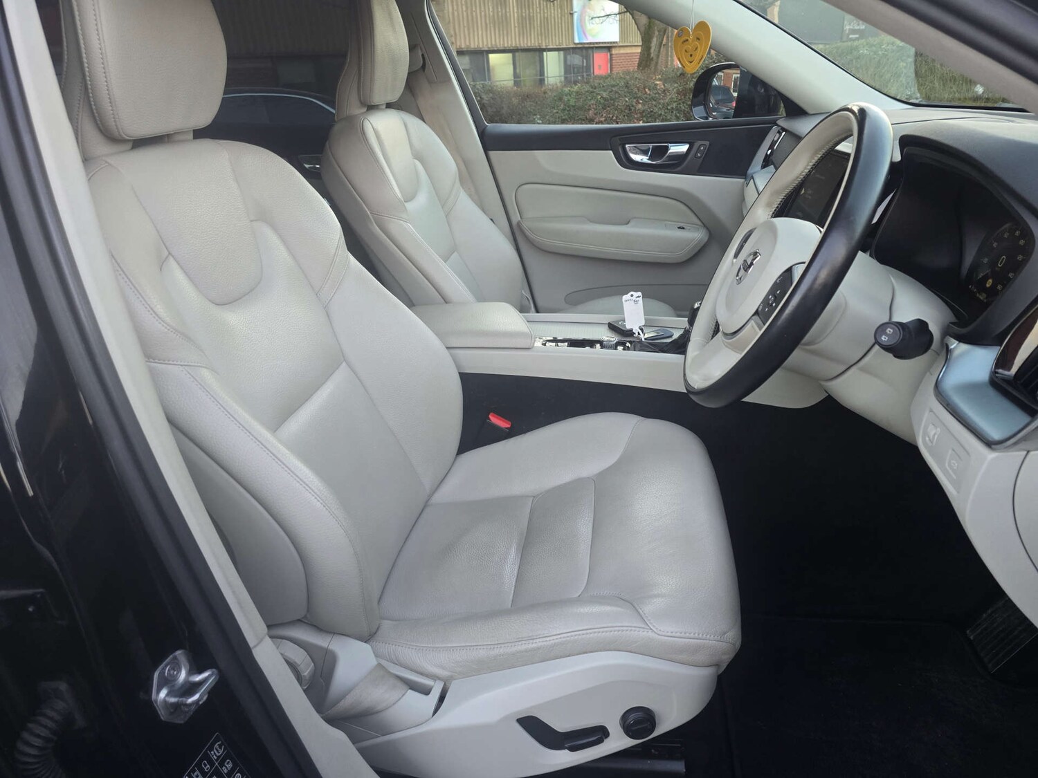 Used Volvo XC60 2018 for sale - 77745547: Photo 45