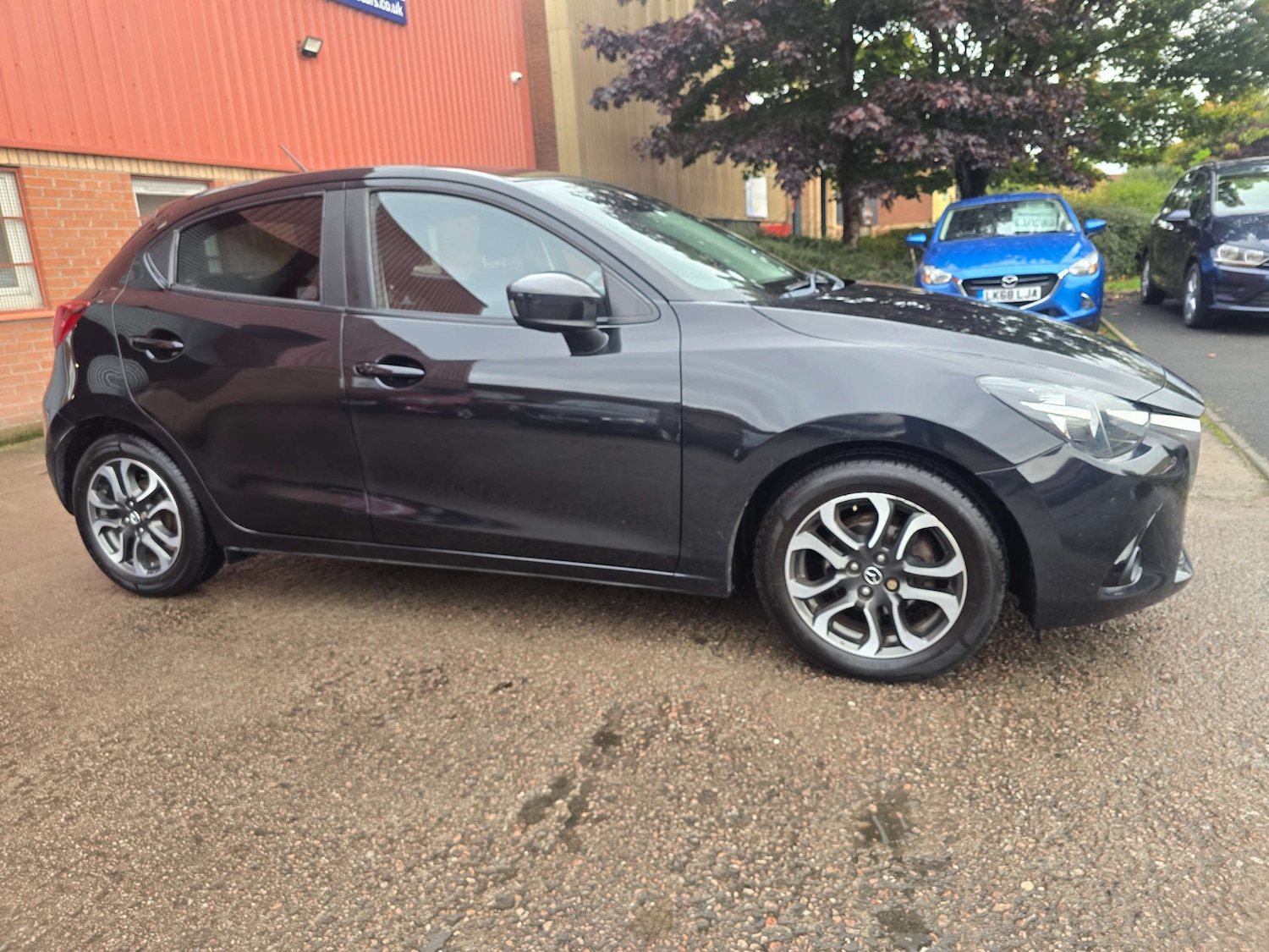 Used Mazda Mazda2 2015 for sale - 76132390: Photo 4