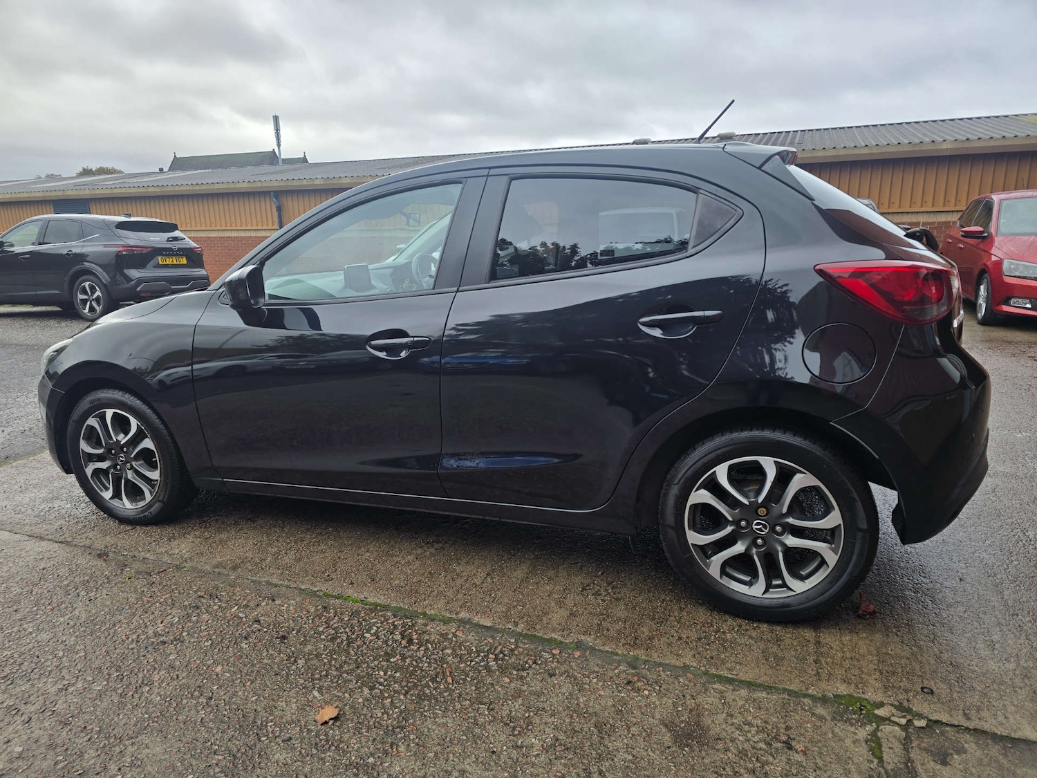 Used Mazda Mazda2 2015 for sale - 76132390: Photo 7