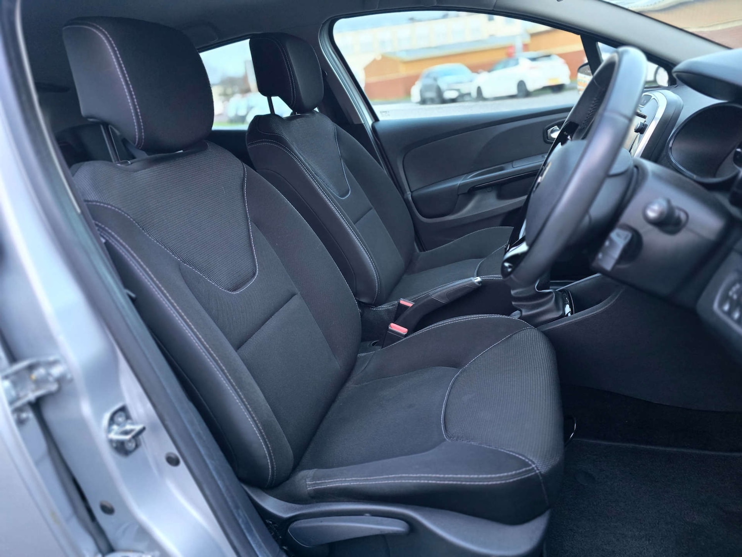 Used Renault Clio 2016 for sale - 76896323: Photo 11