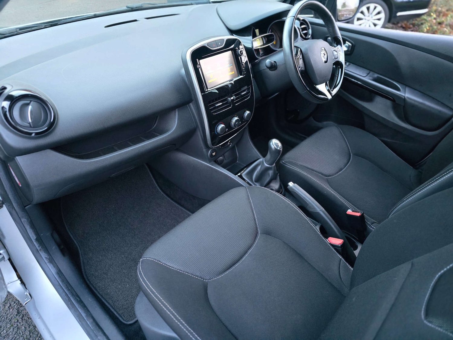 Used Renault Clio 2016 for sale - 76896323: Photo 16