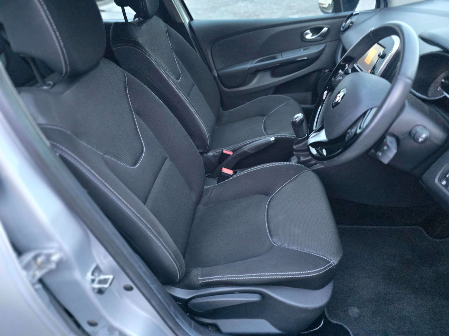 Used Renault Clio 2016 for sale - 76896323: Photo 46