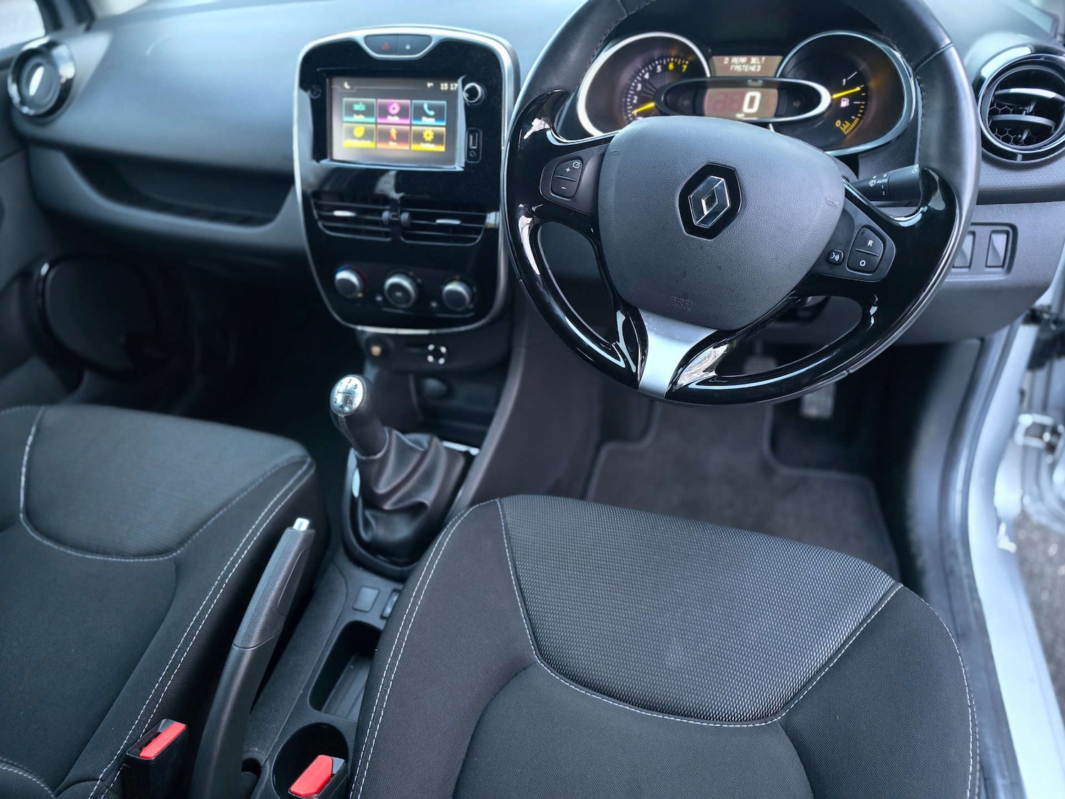 Used Renault Clio 2016 for sale - 76896323: Photo 48