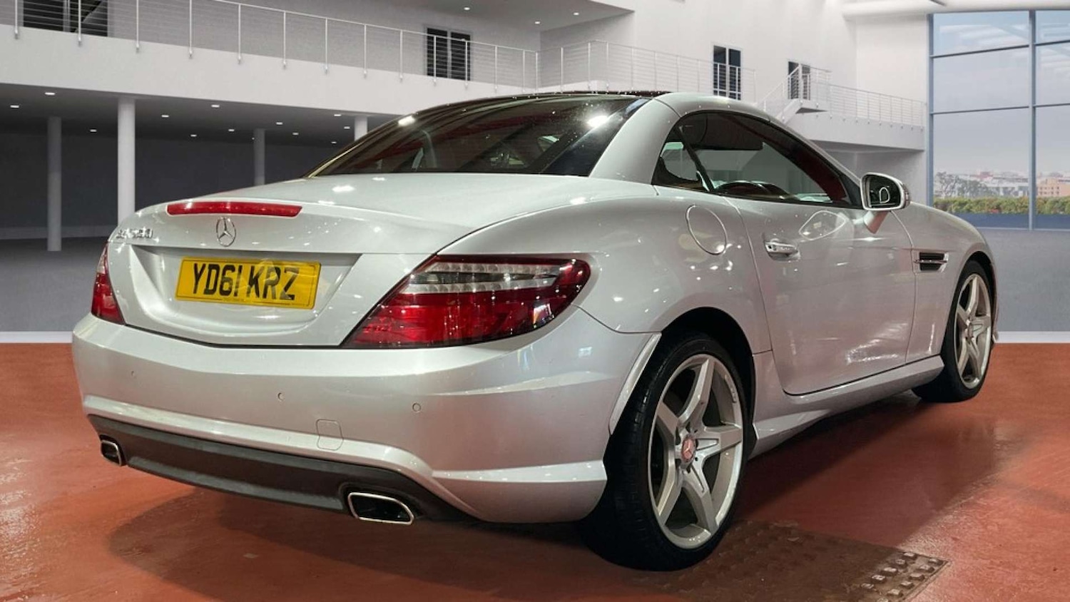 Used Mercedes-Benz SLK 2011 for sale - 77342895: Photo 4