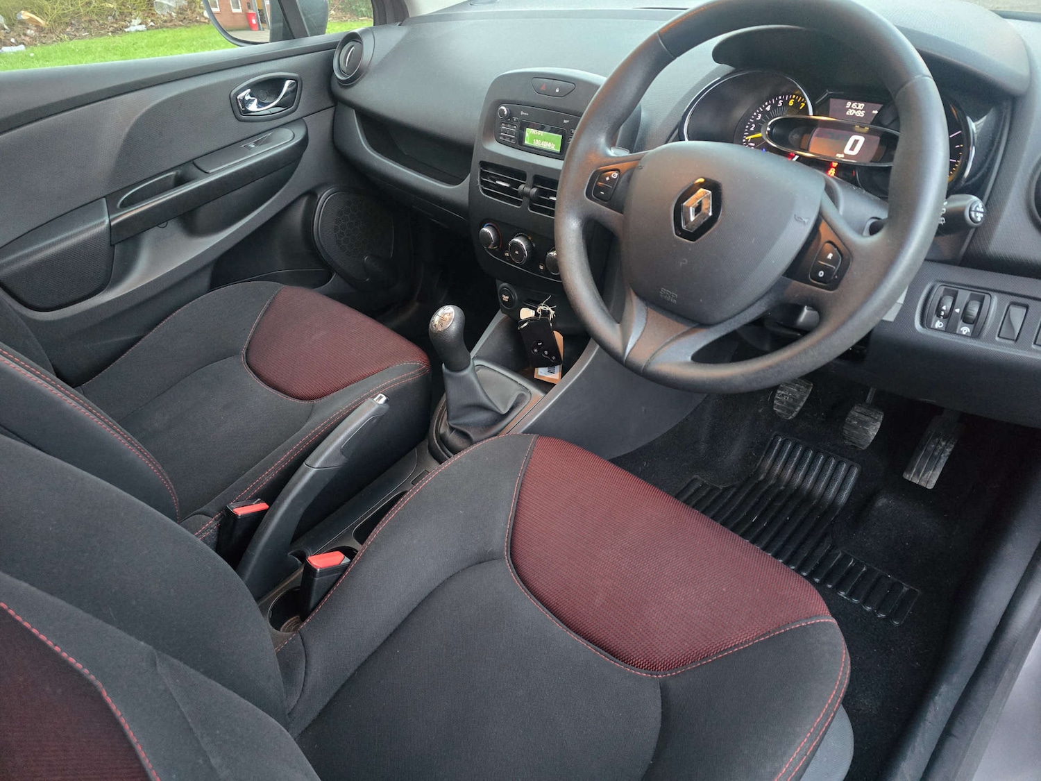 Used Renault Clio 2013 for sale - 77370972: Photo 12