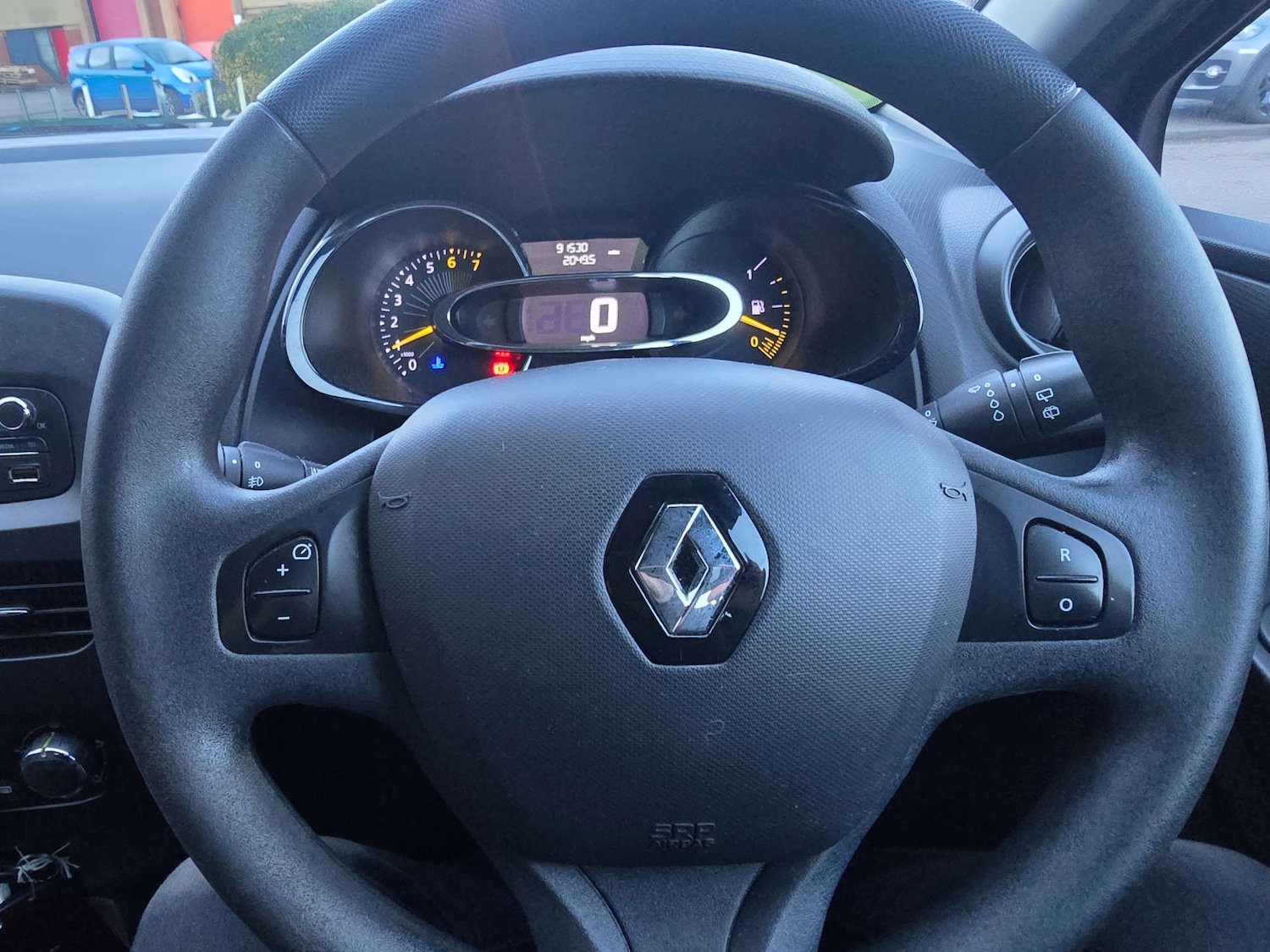 Used Renault Clio 2013 for sale - 77370972: Photo 19