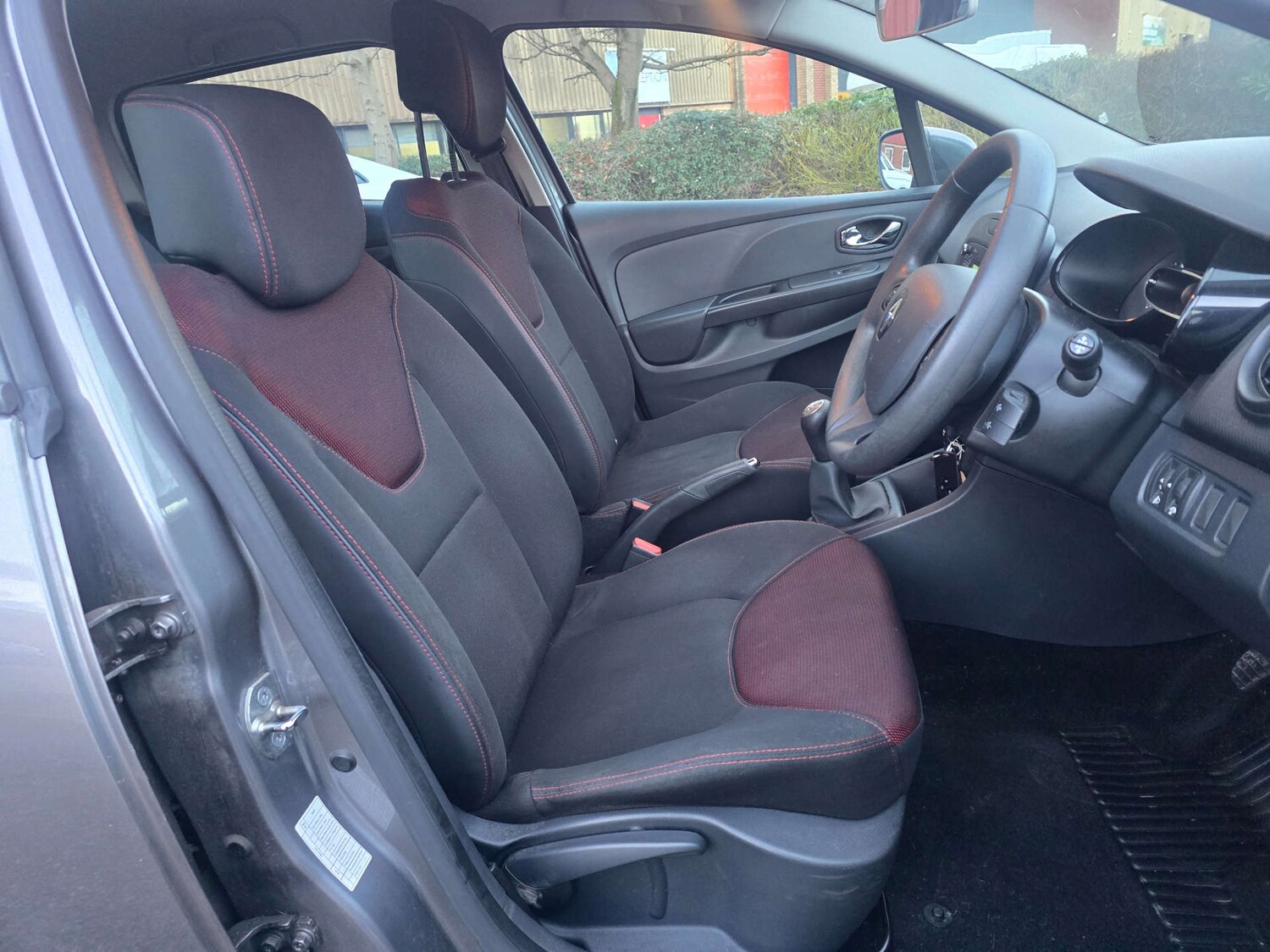 Used Renault Clio 2013 for sale - 77370972: Photo 40