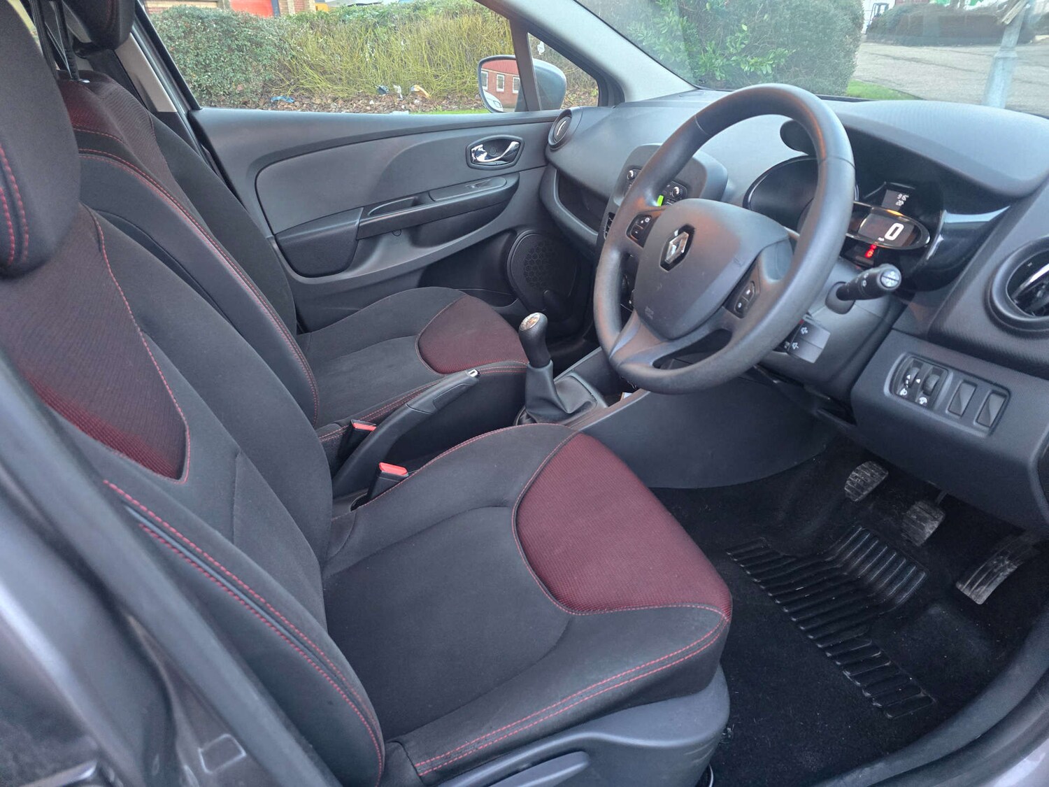 Used Renault Clio 2013 for sale - 77370972: Photo 41