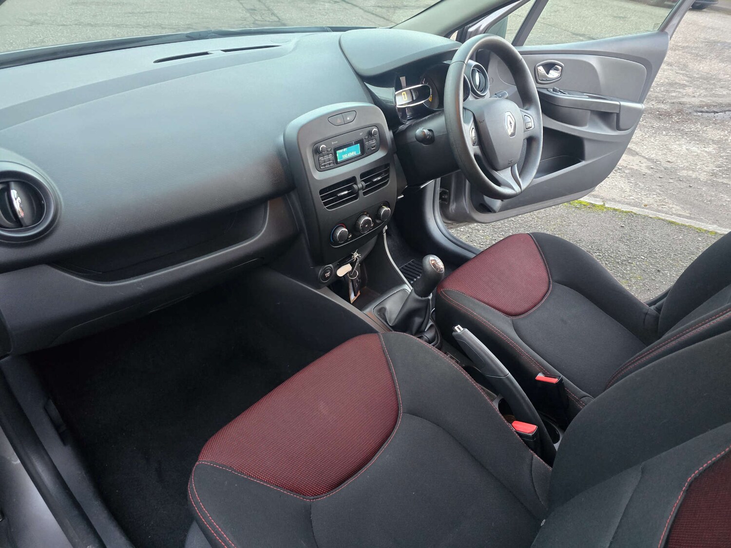 Used Renault Clio 2013 for sale - 77370972: Photo 46