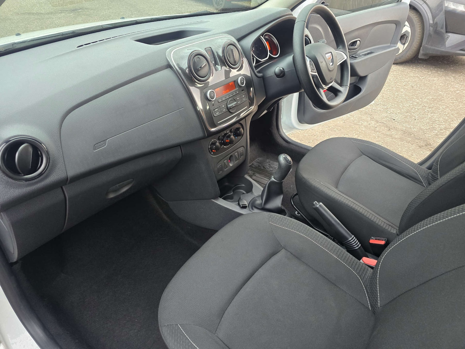 Used Dacia Sandero 2017 for sale - 77380657: Photo 46