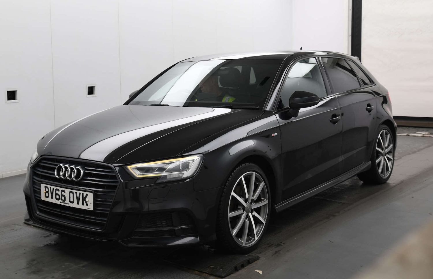 Used Audi A3 2016 for sale - 76687512: Photo 2