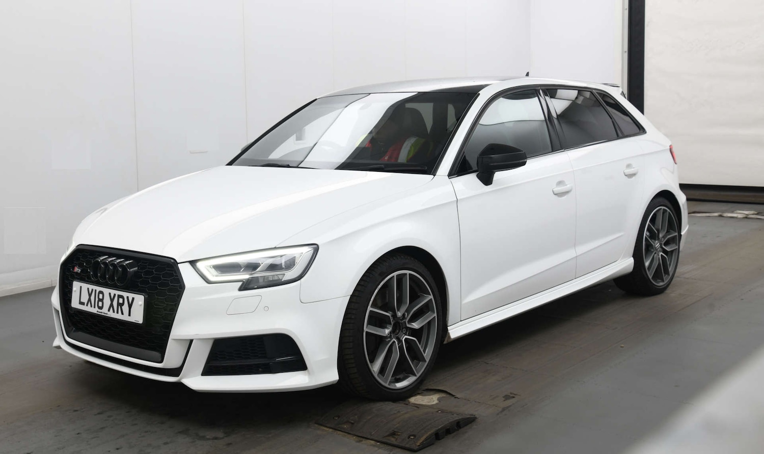 Used Audi S3 2018 for sale - 77837319: Photo 2