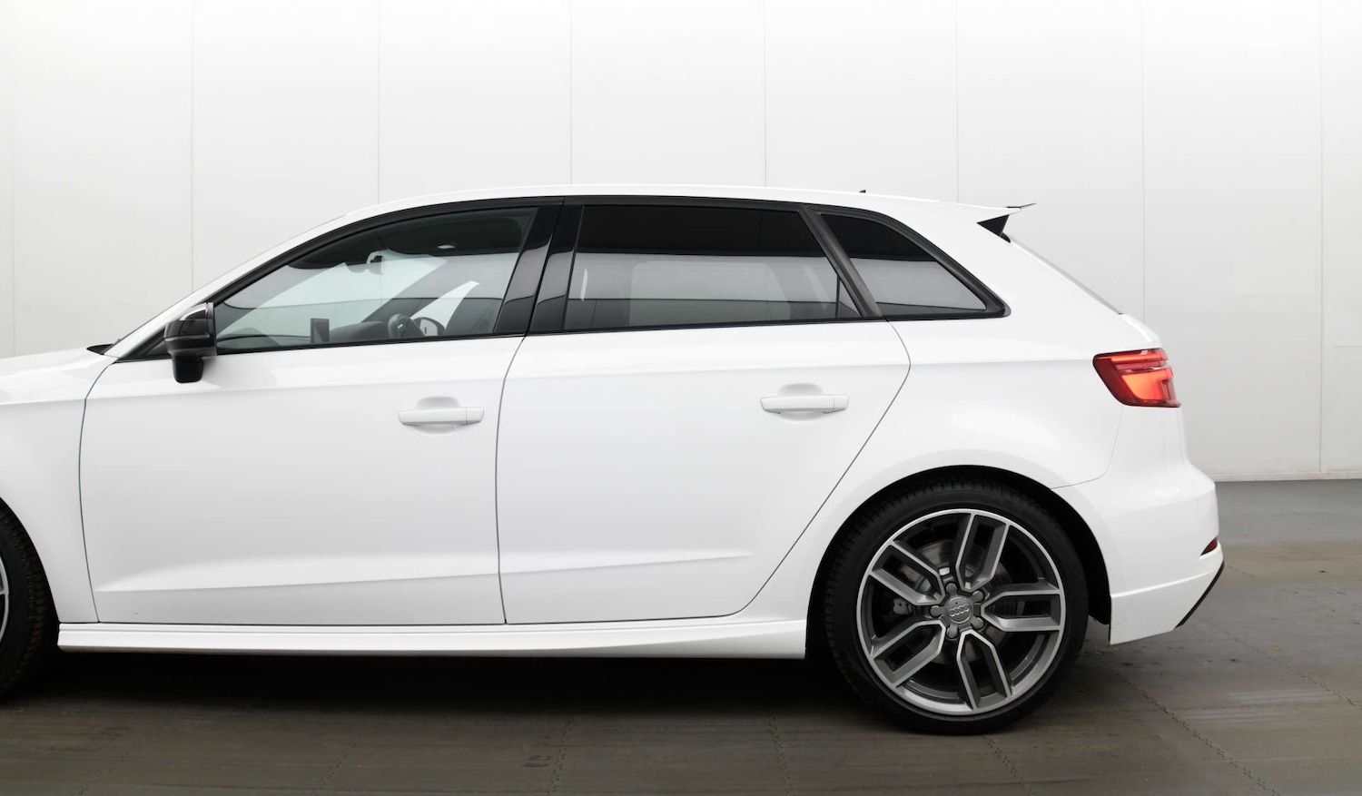 Used Audi S3 2018 for sale - 77837319: Photo 5