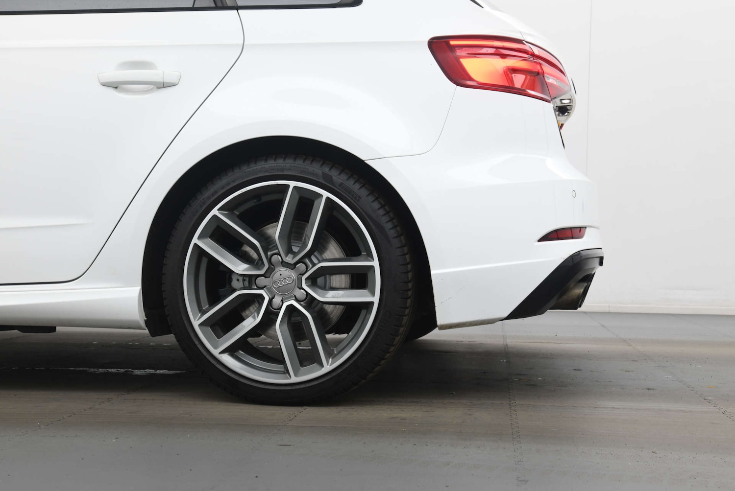 Used Audi S3 2018 for sale - 77837319: Photo 9