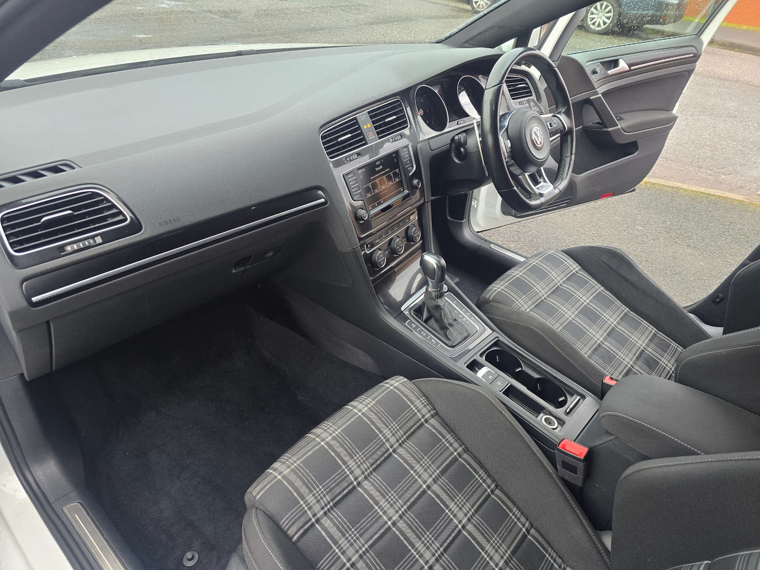 Used Volkswagen Golf 2016 for sale - 77319045: Photo 53