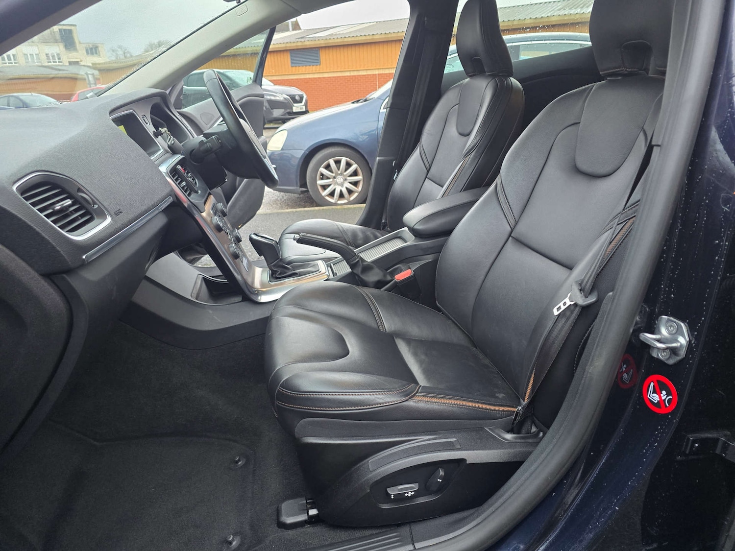 Used Volvo V40 2015 for sale - 77299343: Photo 49