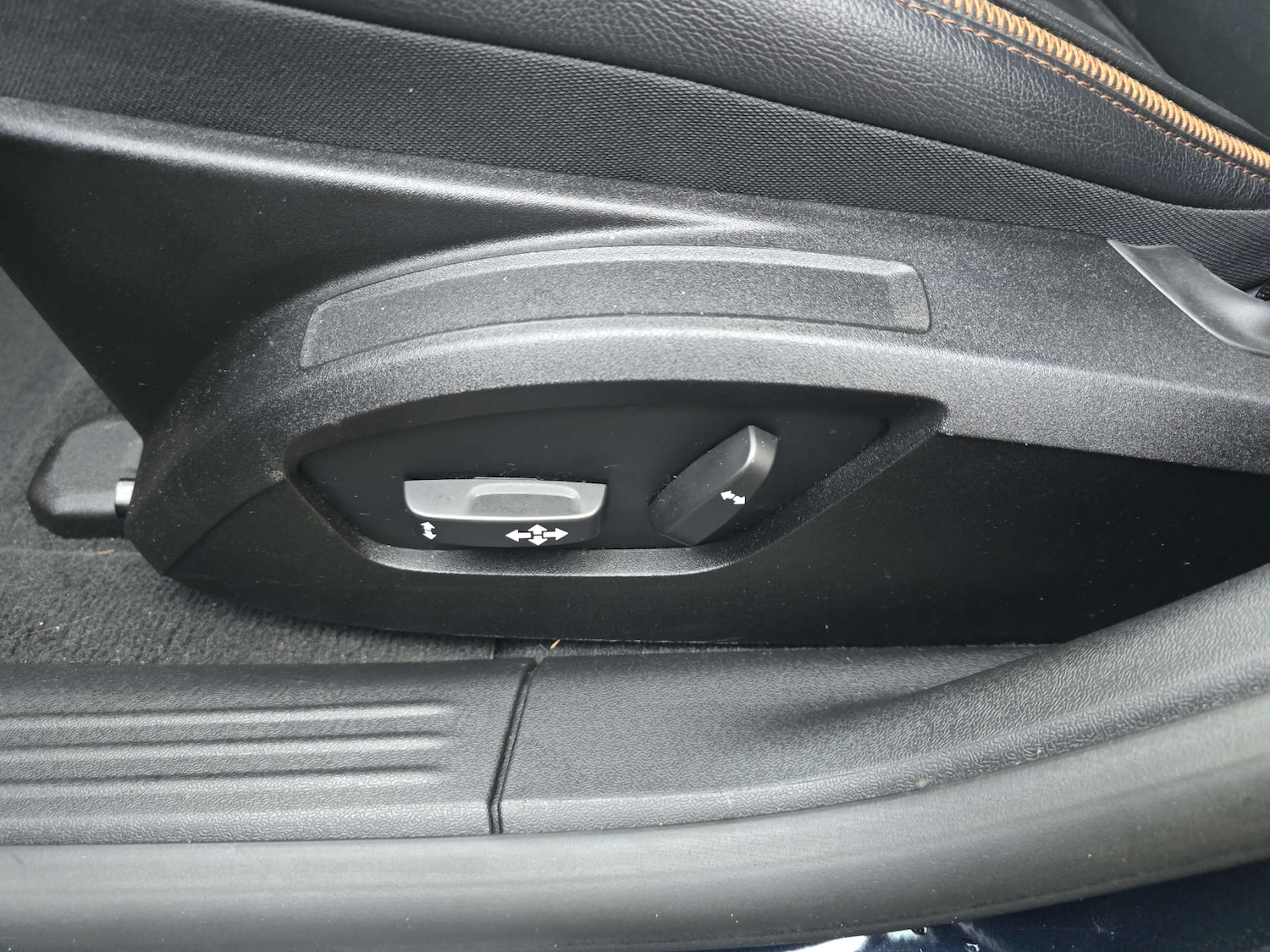 Used Volvo V40 2015 for sale - 77299343: Photo 61