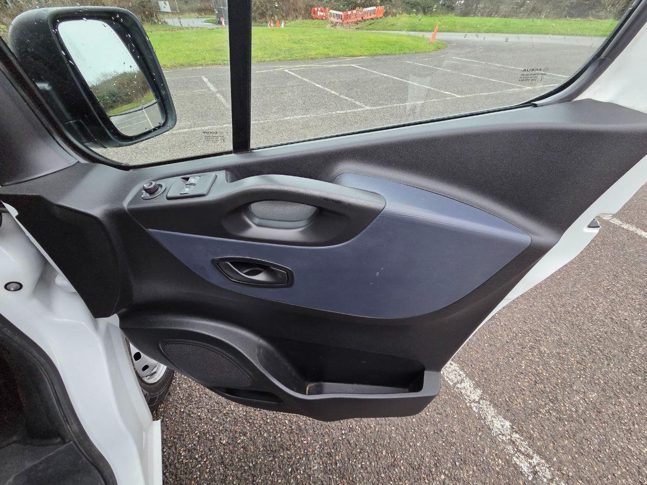 Used Vauxhall Vivaro 2017 for sale - 77382034: Photo 19