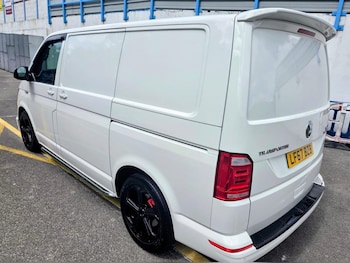 Used Volkswagen Transporter 2017 for sale - 78640002: Photo