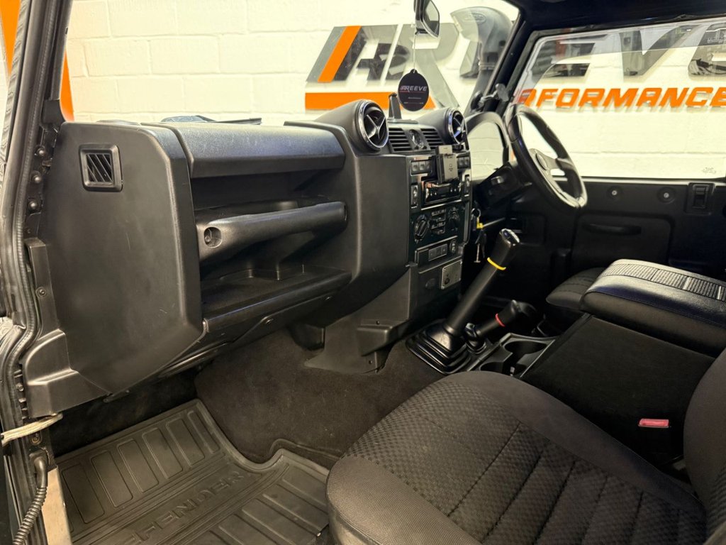 Used Land Rover Defender 2009 for sale - 76132689: Photo 2