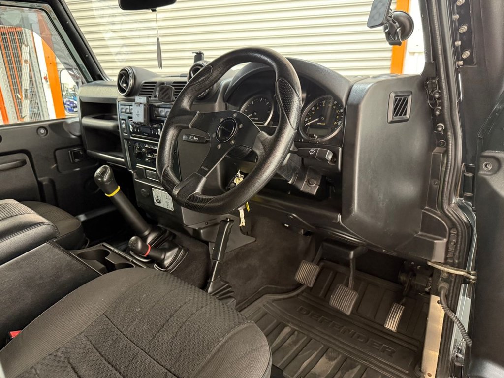 Used Land Rover Defender 2009 for sale - 76132689: Photo 4