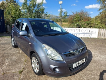 Used Hyundai i20 2011 for sale - 76396991: Photo