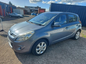 Used Hyundai i20 2011 for sale - 76396991: Photo