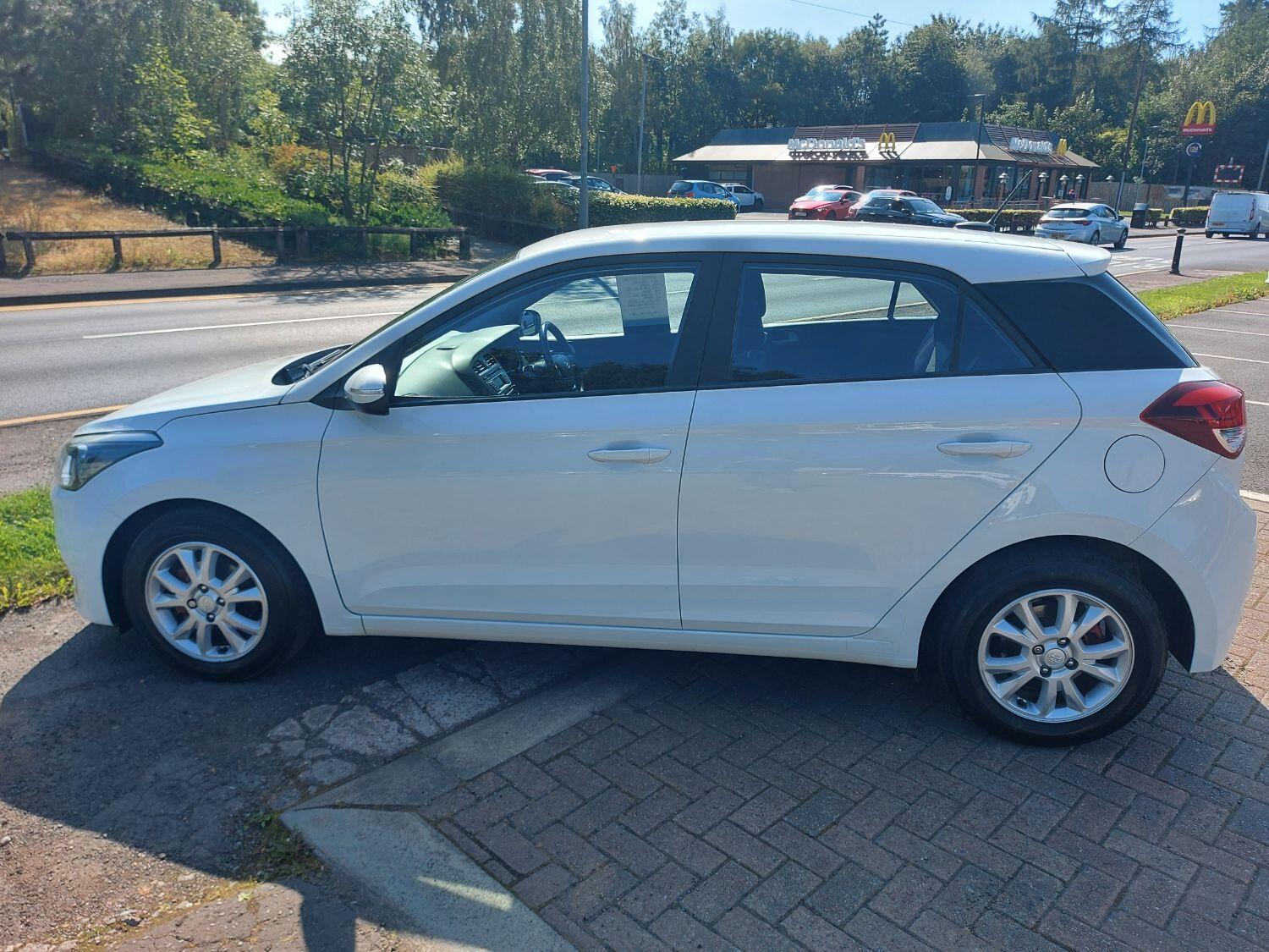 Used Hyundai i20 2017 for sale - 76794387: Photo 4