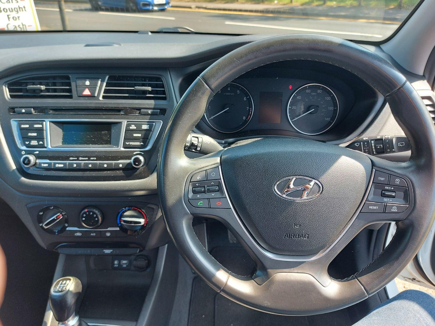 Used Hyundai i20 2017 for sale - 76397128: Photo 18