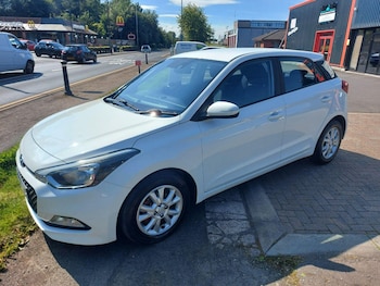 Used Hyundai i20 2017 for sale - 76397128: Photo