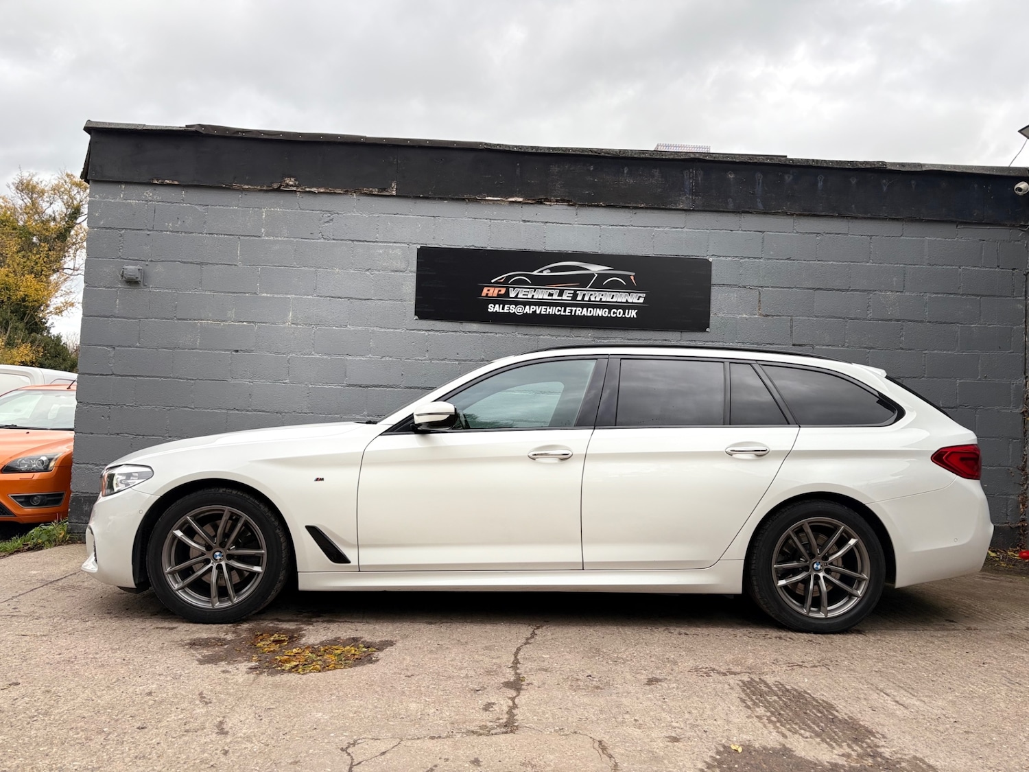 Used BMW 5 Series 2018 for sale - 76332421: Photo 2