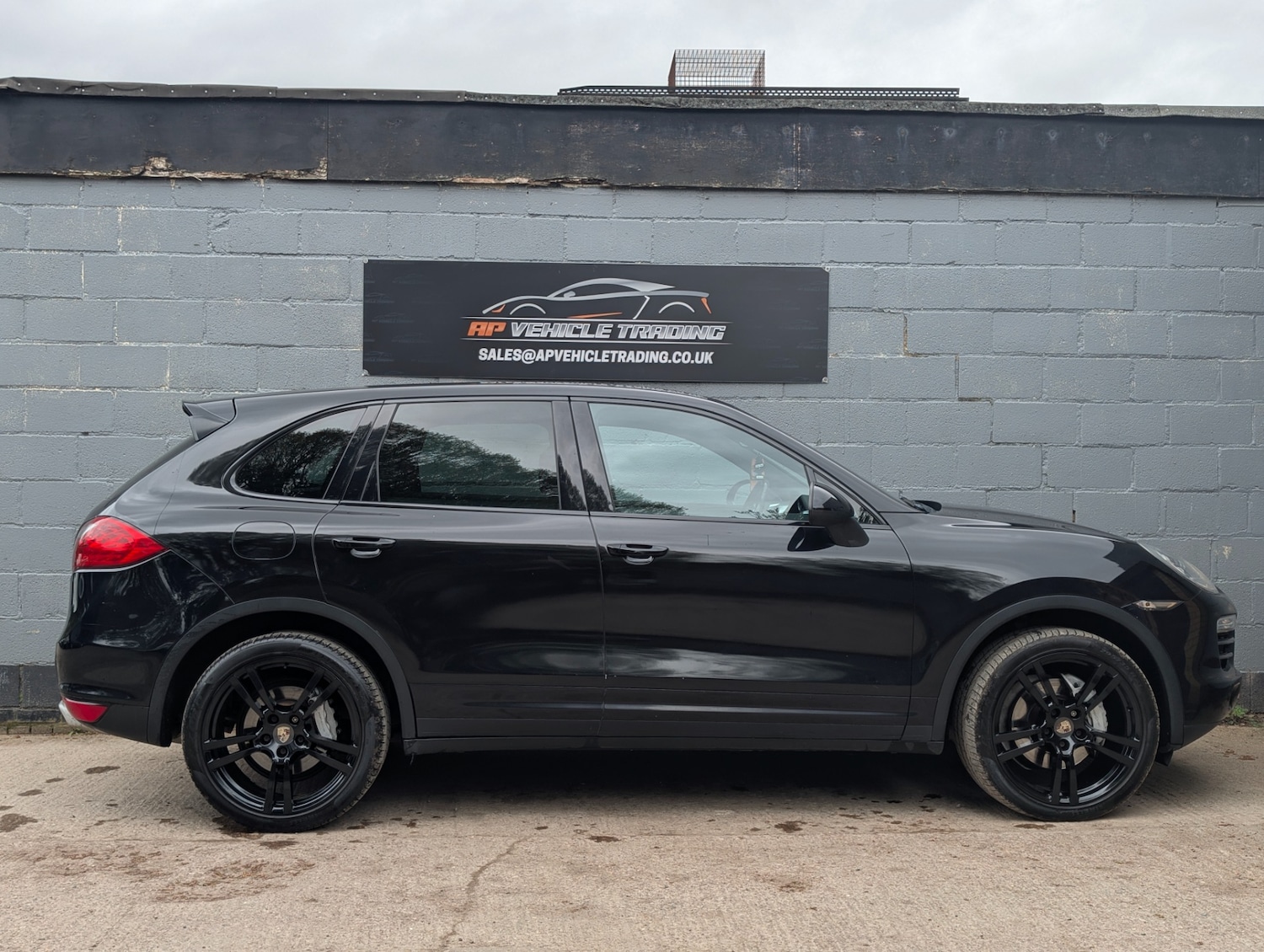 Used Porsche Cayenne 2013 for sale - 78062278: Photo 2