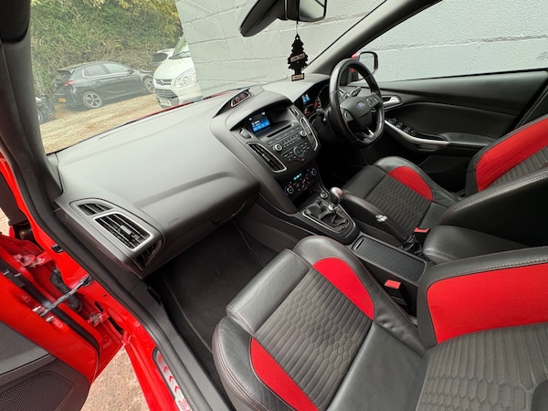 Used Ford Focus 2015 for sale - 76244416: Photo 11