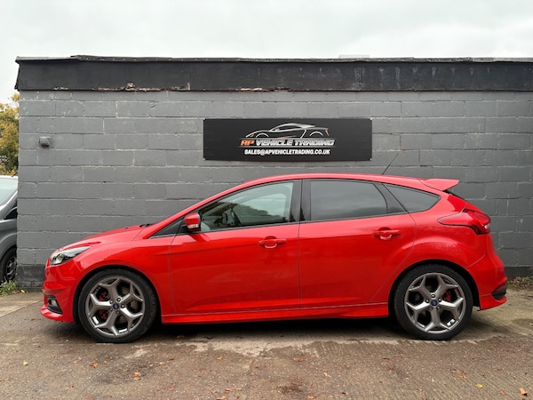 Used Ford Focus 2015 for sale - 76244416: Photo 2