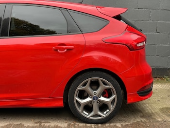 Used Ford Focus 2015 for sale - 76244416: Photo 4