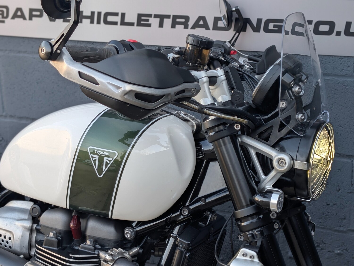 Triumph SCRAMBLER 1200 XC SHOWCAS