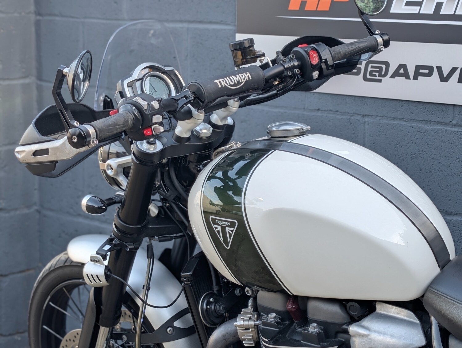 Triumph SCRAMBLER 1200 XC SHOWCAS