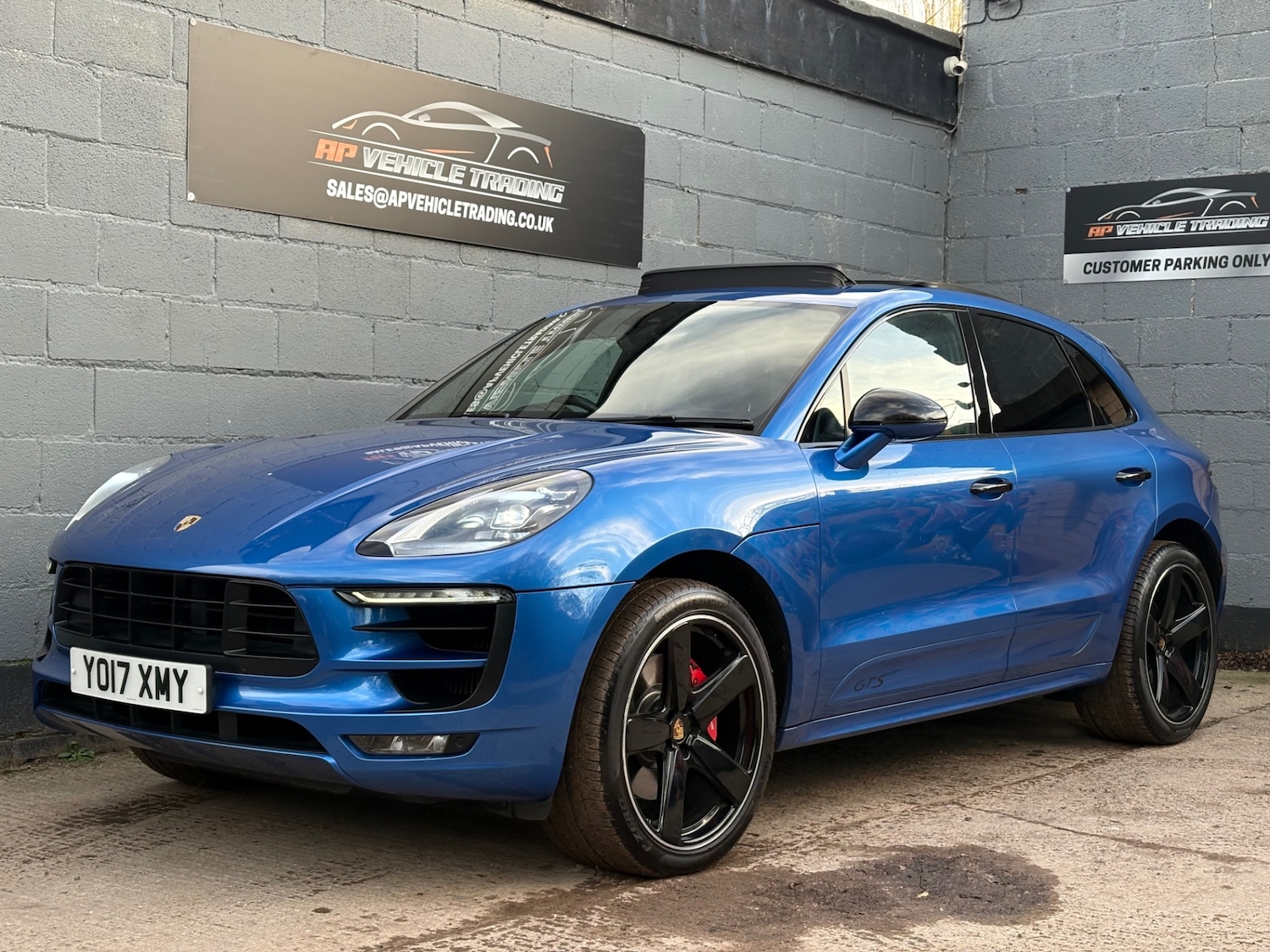 Used Porsche Macan 2017 for sale - 76630405: Photo 2