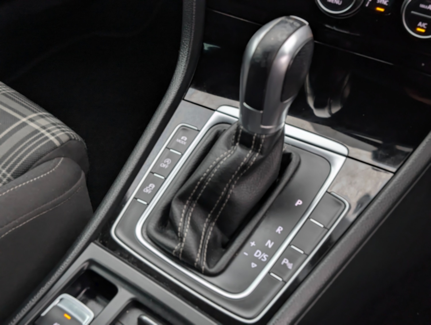 Used Volkswagen Golf 2017 for sale - 77428469: Photo 4