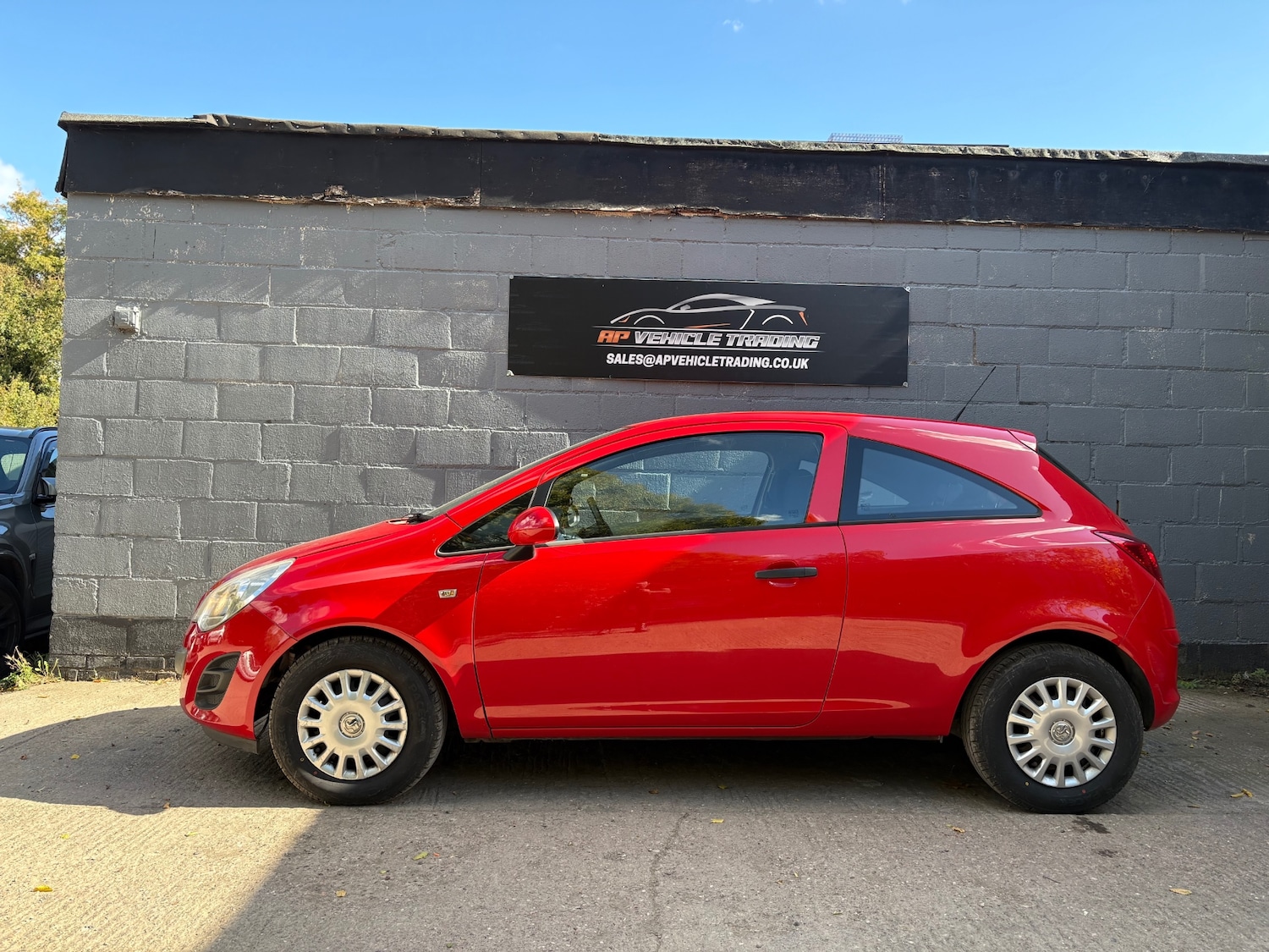 Used Vauxhall Corsa 2014 for sale - 76718401: Photo 2