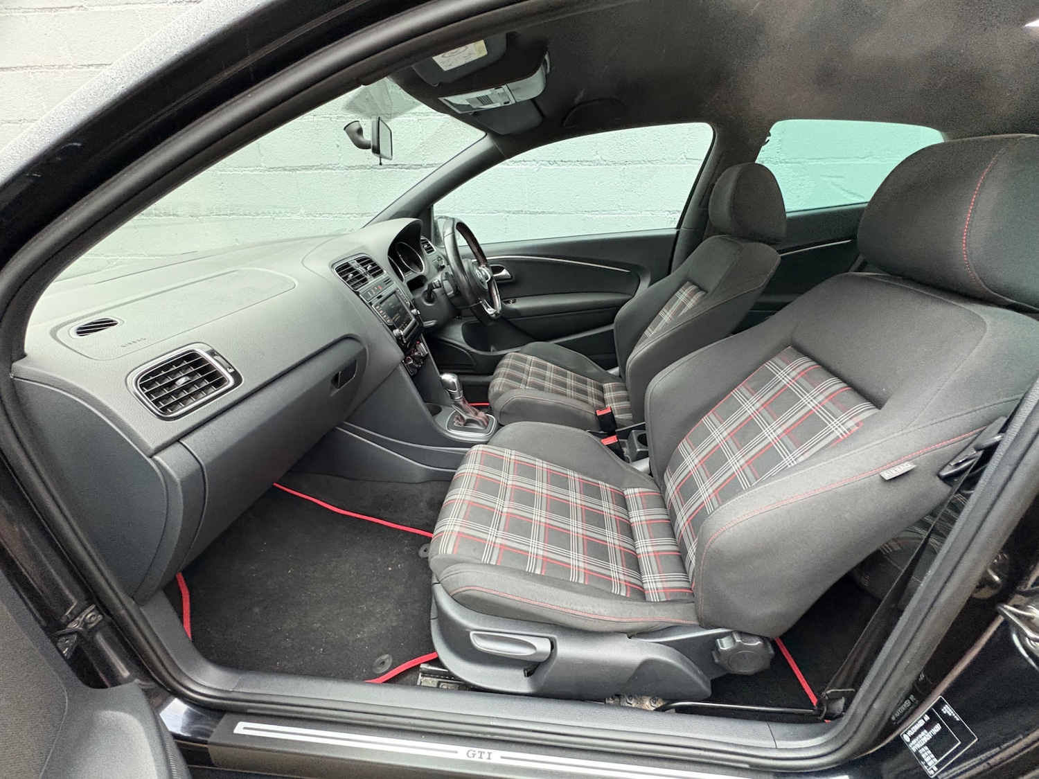 Used Volkswagen Polo 2015 for sale - 77129900: Photo 11