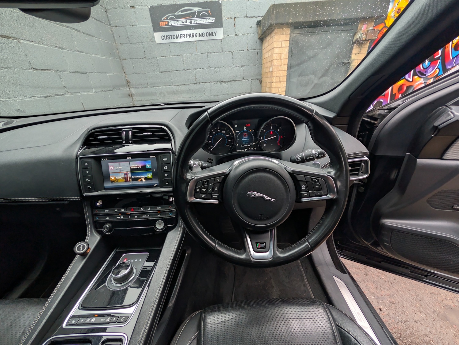 Used Jaguar F-Pace 2018 for sale - 77607192: Photo 8