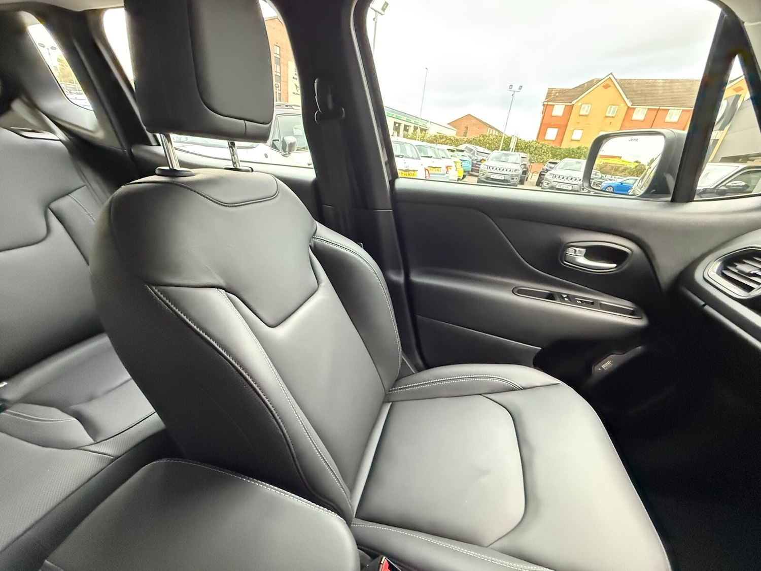 Used Jeep Renegade 2025 for sale - 76458971: Photo 24